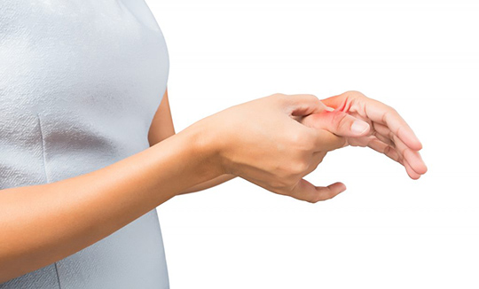 Photo of woman with thumb pain